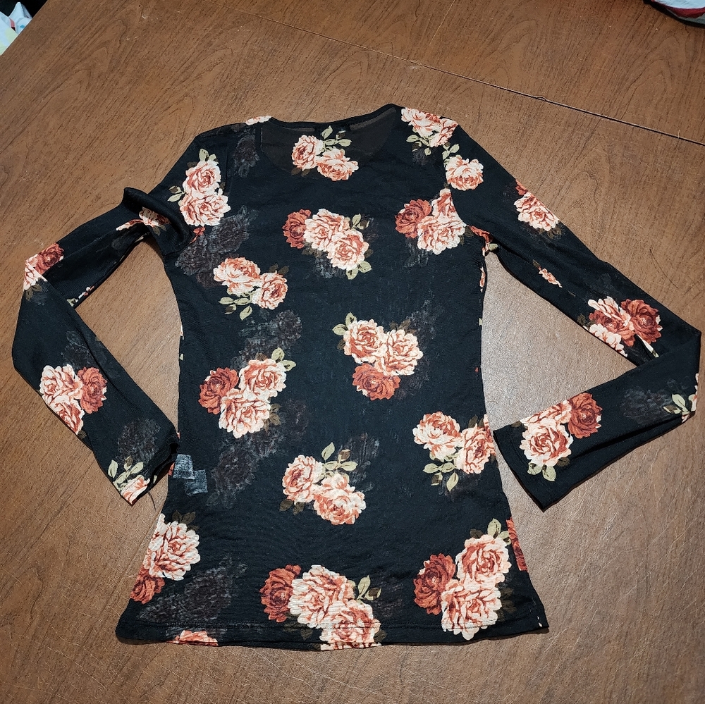 Floral Long Sleeve Top - Black and Red - Picture 7 of 8